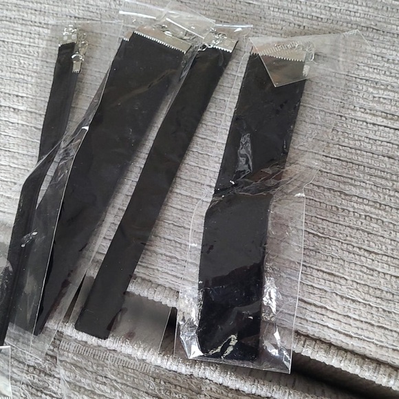 Set of 4 Trendy Black Velvet Choker Necklace Velvet Rope Statement Punk S - Picture 3 of 3